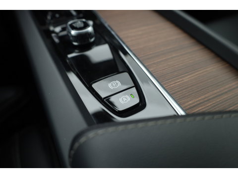 Volvo XC60 2.0 T6 Plug-in hybrid AWD Plus Dark - Luchtvering | Rijklaar! | Pano | Ventilatie | Stuur+Stoelverw. | Leder+Memory | 360*+PDC | Led | v
