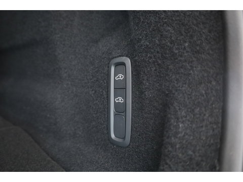 Volvo XC60 2.0 T6 Plug-in hybrid AWD Plus Dark - Luchtvering | Rijklaar! | Pano | Ventilatie | Stuur+Stoelverw. | Leder+Memory | 360*+PDC | Led | v