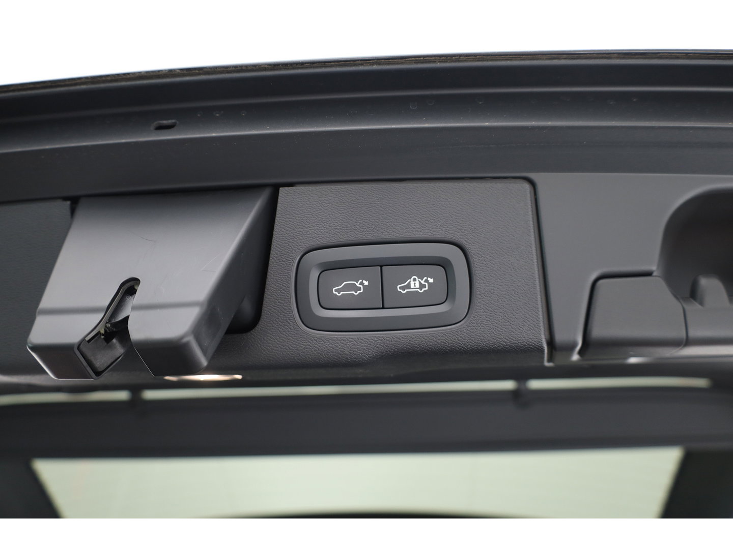 Volvo XC60 2.0 T6 Plug-in hybrid AWD Plus Dark - Luchtvering | Rijklaar! | Pano | Ventilatie | Stuur+Stoelverw. | Leder+Memory | 360*+PDC | Led | v