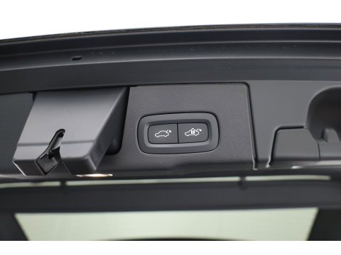 Volvo XC60 2.0 T6 Plug-in hybrid AWD Plus Dark - Luchtvering | Rijklaar! | Pano | Ventilatie | Stuur+Stoelverw. | Leder+Memory | 360*+PDC | Led | v