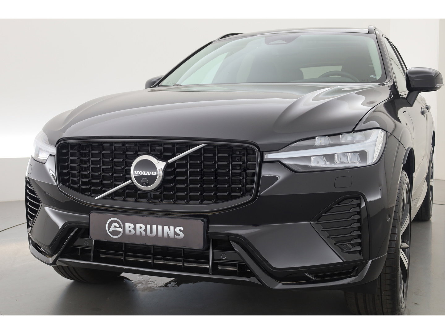 Volvo XC60 2.0 T6 Plug-in hybrid AWD Plus Dark - Luchtvering | Rijklaar! | Pano | Ventilatie | Stuur+Stoelverw. | Leder+Memory | 360*+PDC | Led | v