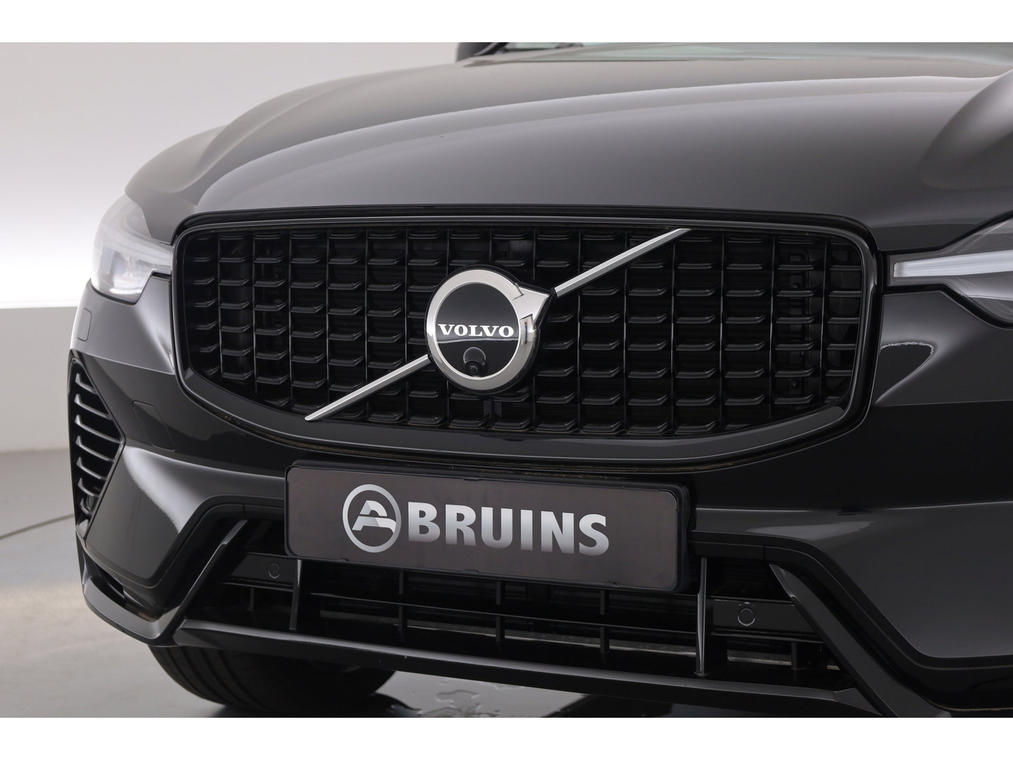 Volvo XC60 2.0 T6 Plug-in hybrid AWD Plus Dark - Luchtvering | Rijklaar! | Pano | Ventilatie | Stuur+Stoelverw. | Leder+Memory | 360*+PDC | Led | v