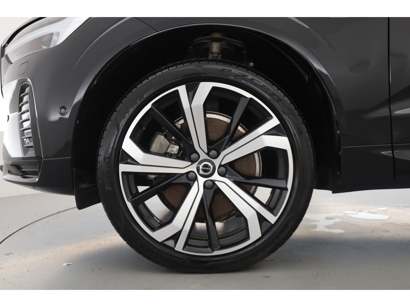 Volvo XC60 2.0 T6 Plug-in hybrid AWD Plus Dark - Luchtvering | Rijklaar! | Pano | Ventilatie | Stuur+Stoelverw. | Leder+Memory | 360*+PDC | Led | v