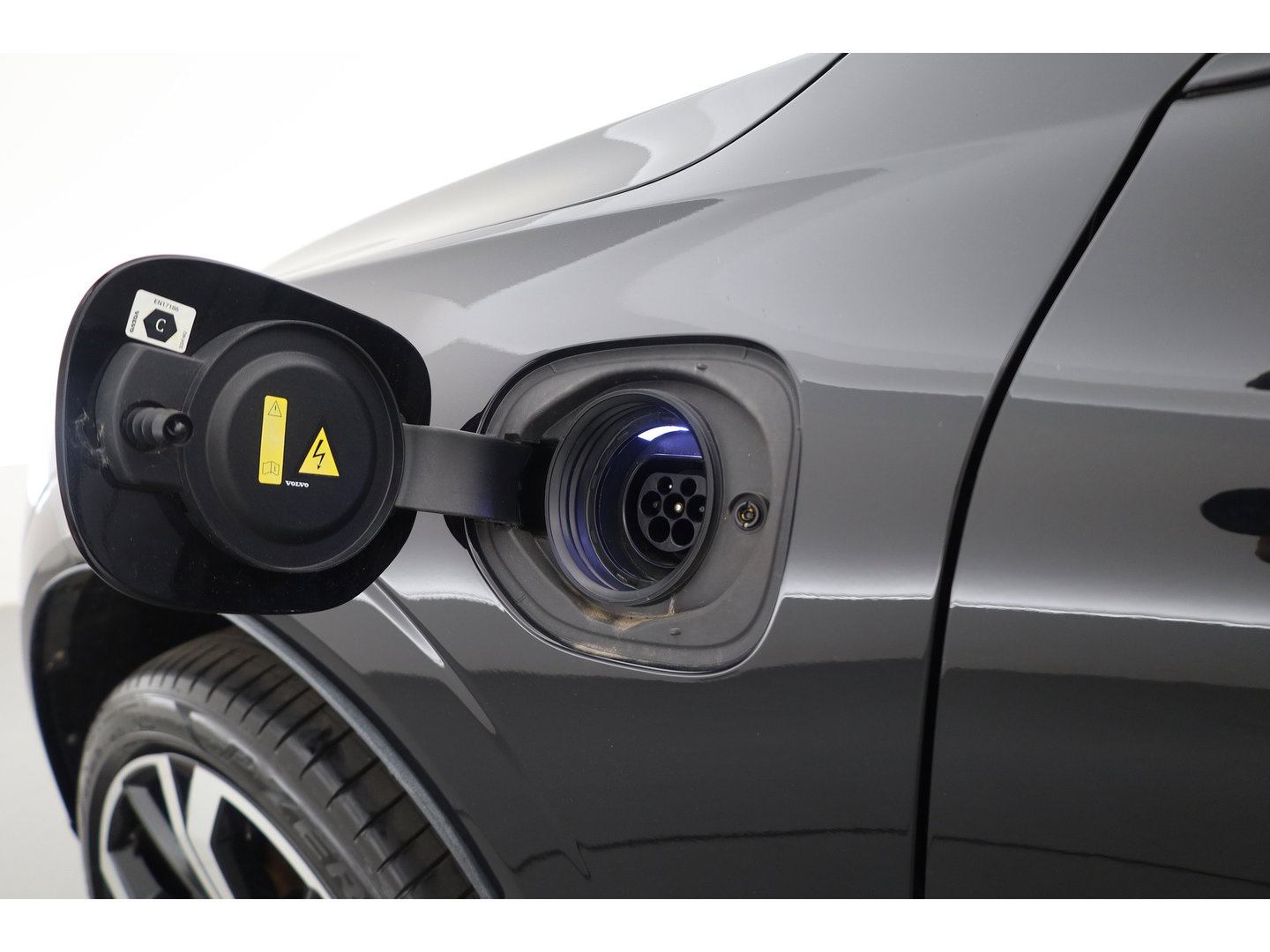 Volvo XC60 2.0 T6 Plug-in hybrid AWD Plus Dark - Luchtvering | Rijklaar! | Pano | Ventilatie | Stuur+Stoelverw. | Leder+Memory | 360*+PDC | Led | v