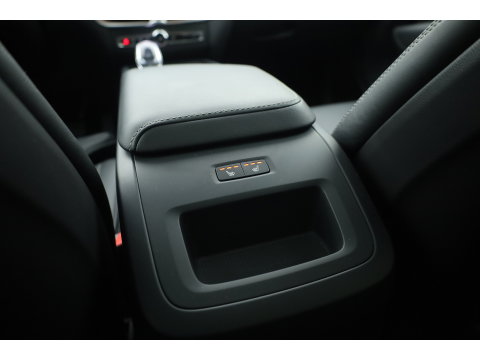 Volvo XC60 2.0 T6 Plug-in hybrid AWD Plus Dark - Luchtvering | Rijklaar! | Pano | Ventilatie | Stuur+Stoelverw. | Leder+Memory | 360*+PDC | Led | v