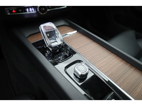 Volvo XC60 2.0 T6 Plug-in hybrid AWD Plus Dark - Luchtvering | Rijklaar! | Pano | Ventilatie | Stuur+Stoelverw. | Leder+Memory | 360*+PDC | Led | v