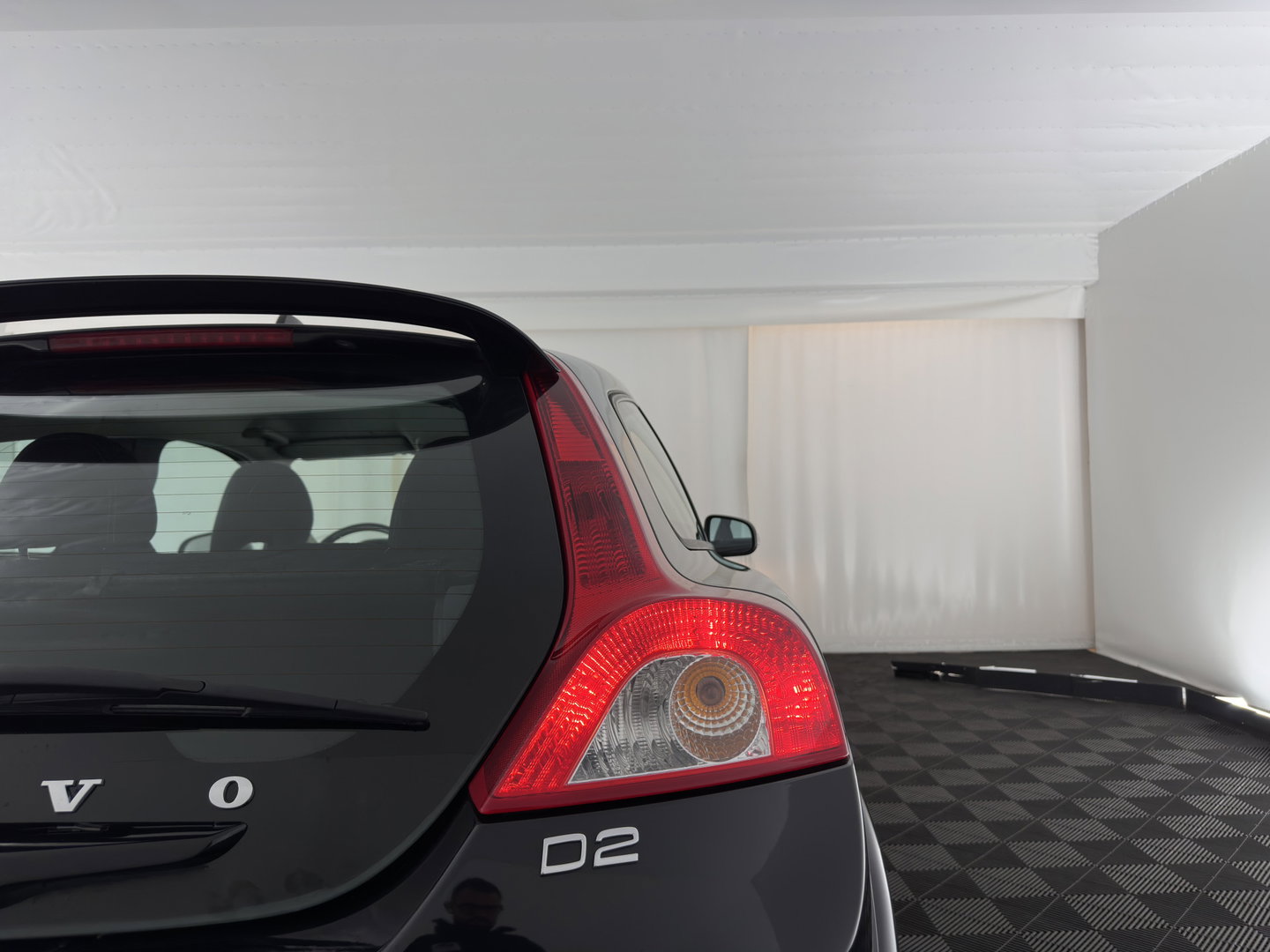 Volvo C30 1.6 D2 R-Edition *LEATHER-FABRIC | NAVI-FULLMAP | ECC | PDC | CRUISE | 17''ALU | TOWBAR*
