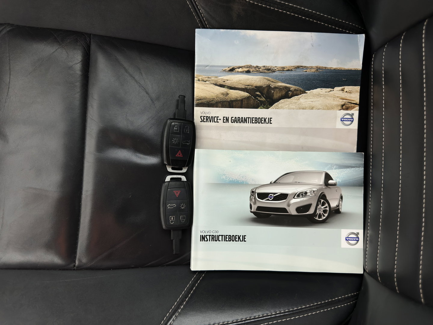 Volvo C30 1.6 D2 R-Edition *LEATHER-FABRIC | NAVI-FULLMAP | ECC | PDC | CRUISE | 17''ALU | TOWBAR*
