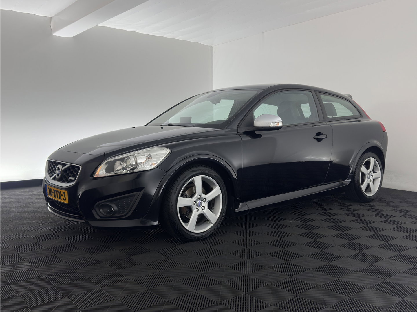 Volvo C30 1.6 D2 R-Edition *LEATHER-FABRIC | NAVI-FULLMAP | ECC | PDC | CRUISE | 17''ALU | TOWBAR*