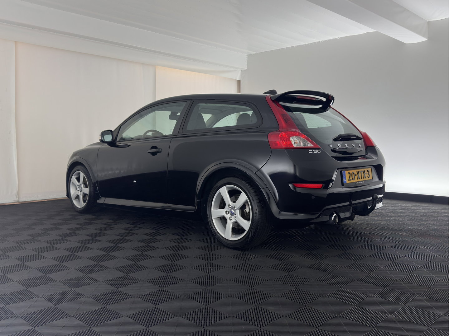 Volvo C30 1.6 D2 R-Edition *LEATHER-FABRIC | NAVI-FULLMAP | ECC | PDC | CRUISE | 17''ALU | TOWBAR*
