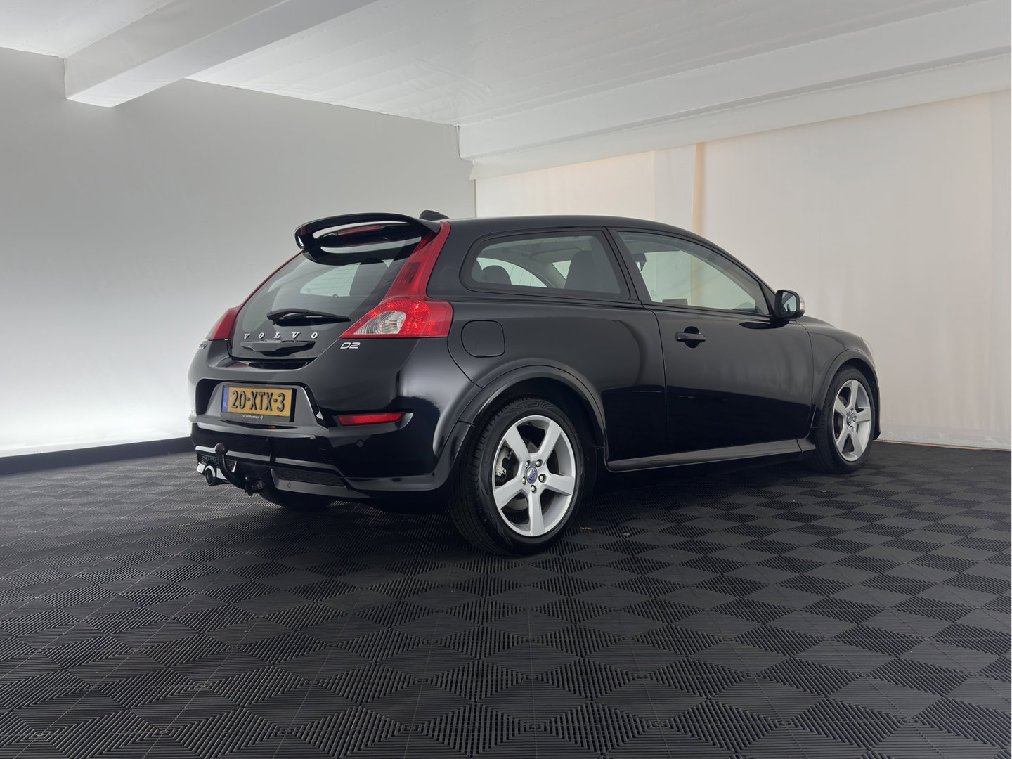 Volvo C30 1.6 D2 R-Edition *LEATHER-FABRIC | NAVI-FULLMAP | ECC | PDC | CRUISE | 17''ALU | TOWBAR*