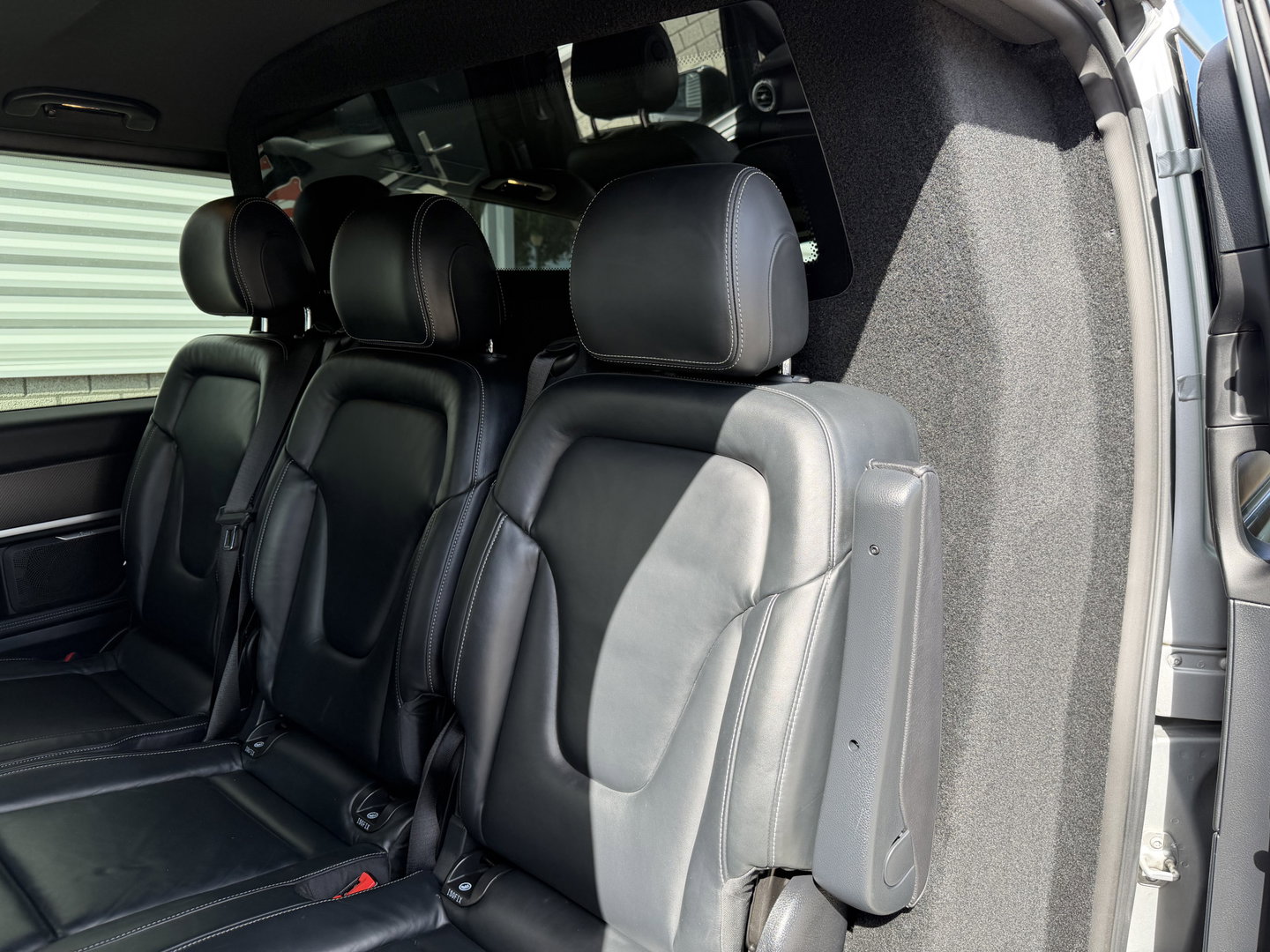 Mercedes-Benz V-Klasse 250d Lang L2H1 DC 5 persoons Edition / vaste prijs rijklaar € 36.950 ex btw / lease vanaf € 603 / leer / burmester / AMG / dubbele schuifdeur electrisch / trekhaak