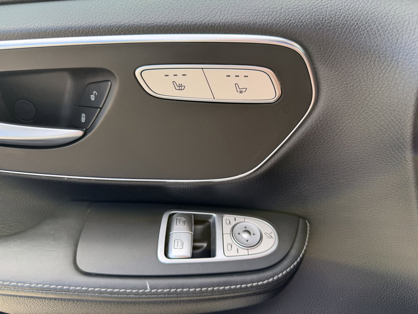 Mercedes-Benz V-Klasse 250d Lang L2H1 DC 5 persoons Edition / vaste prijs rijklaar € 36.950 ex btw / lease vanaf € 603 / leer / burmester / AMG / dubbele schuifdeur electrisch / trekhaak