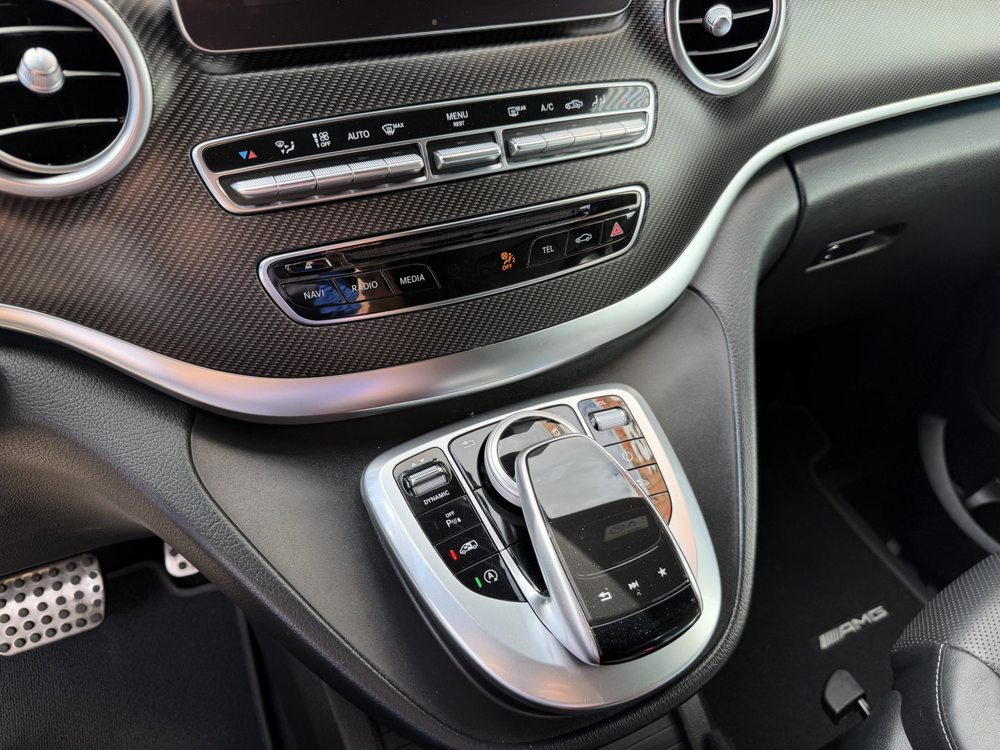 Mercedes-Benz V-Klasse 250d Lang L2H1 DC 5 persoons Edition / vaste prijs rijklaar € 36.950 ex btw / lease vanaf € 603 / leer / burmester / AMG / dubbele schuifdeur electrisch / trekhaak