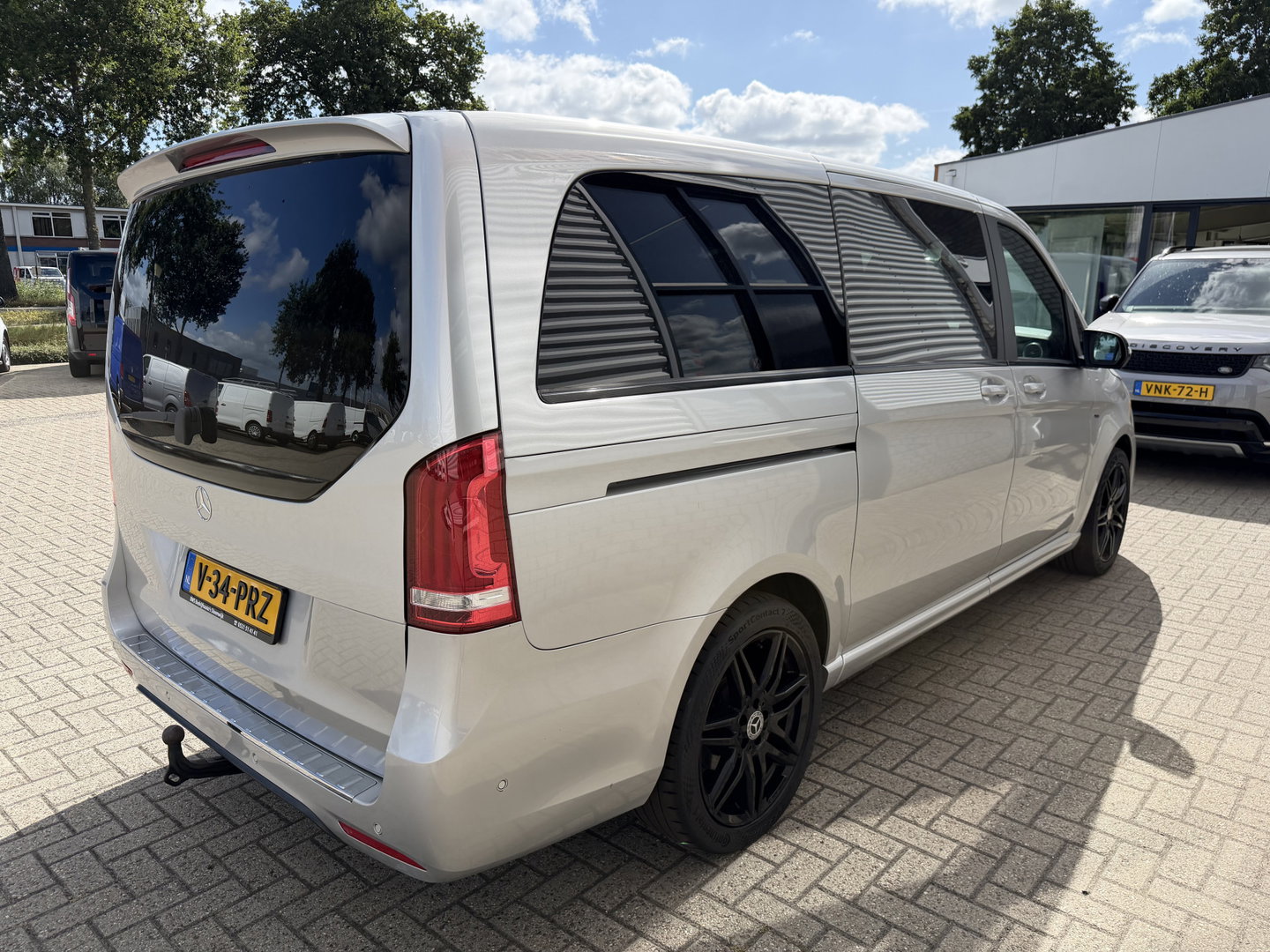 Mercedes-Benz V-Klasse 250d Lang L2H1 DC 5 persoons Edition / vaste prijs rijklaar € 36.950 ex btw / lease vanaf € 603 / leer / burmester / AMG / dubbele schuifdeur electrisch / trekhaak