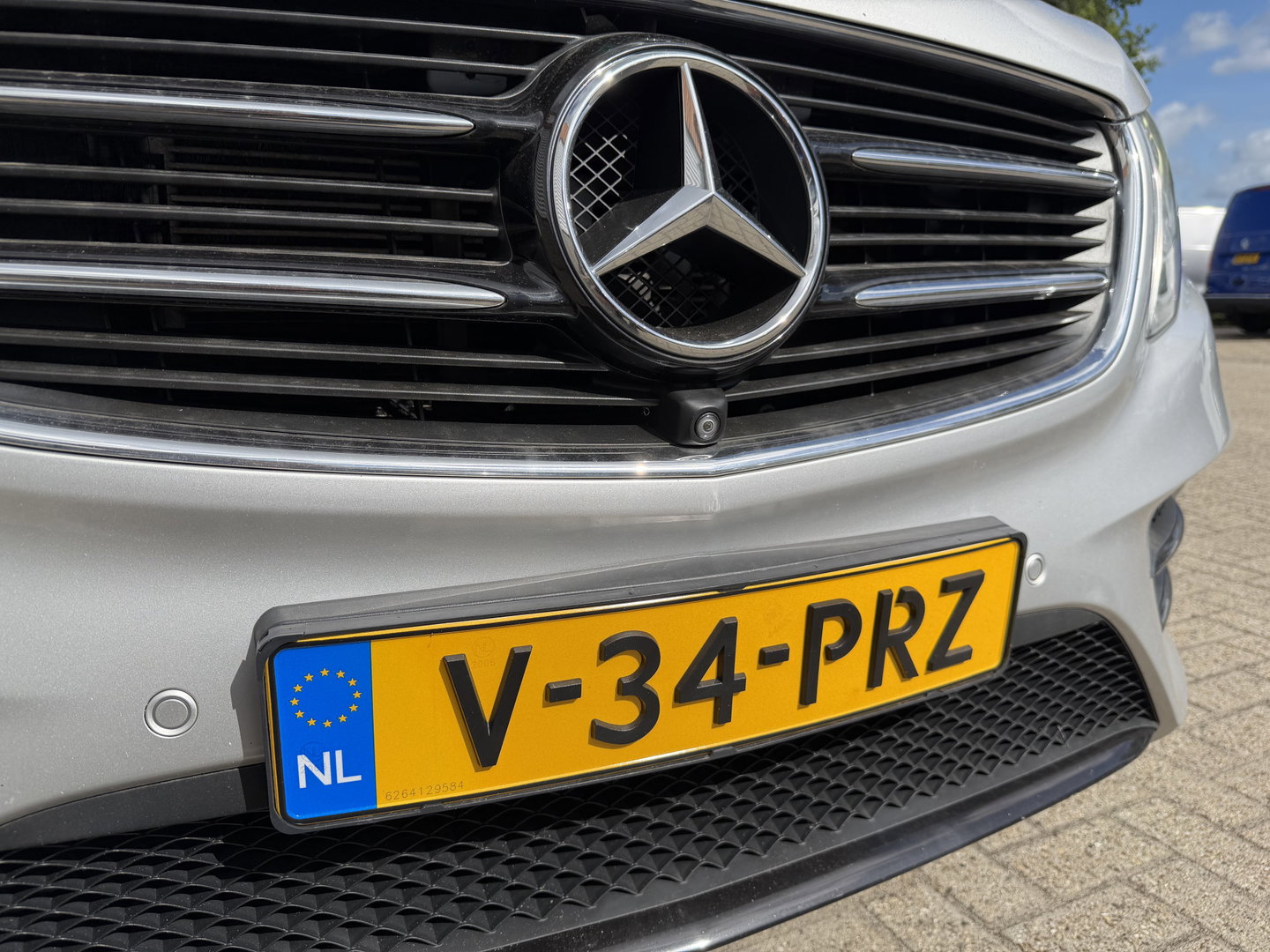 Mercedes-Benz V-Klasse 250d Lang L2H1 DC 5 persoons Edition / vaste prijs rijklaar € 36.950 ex btw / lease vanaf € 603 / leer / burmester / AMG / dubbele schuifdeur electrisch / trekhaak