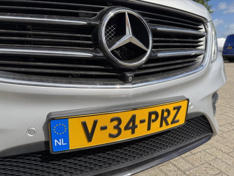 Mercedes-Benz V-Klasse 250d Lang L2H1 DC 5 persoons Edition / vaste prijs rijklaar € 36.950 ex btw / lease vanaf € 603 / leer / burmester / AMG / dubbele schuifdeur electrisch / trekhaak