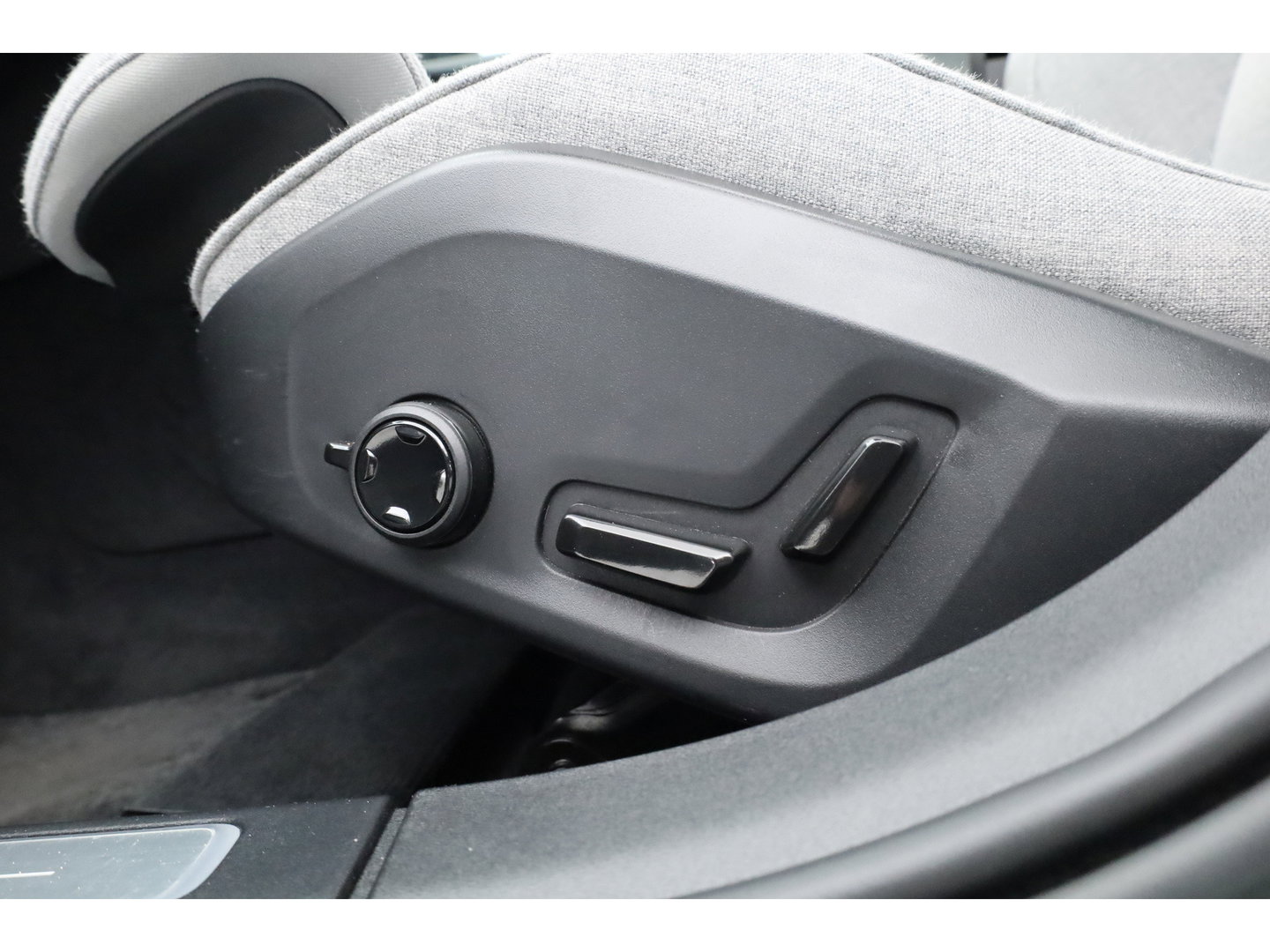 Volvo V90 2.0 T6 Plug-in hybrid AWD Ultimate Dark | Long Range | Pano | 360 camera | Blis | ACC | H&K Audio | Mem Stoelen |