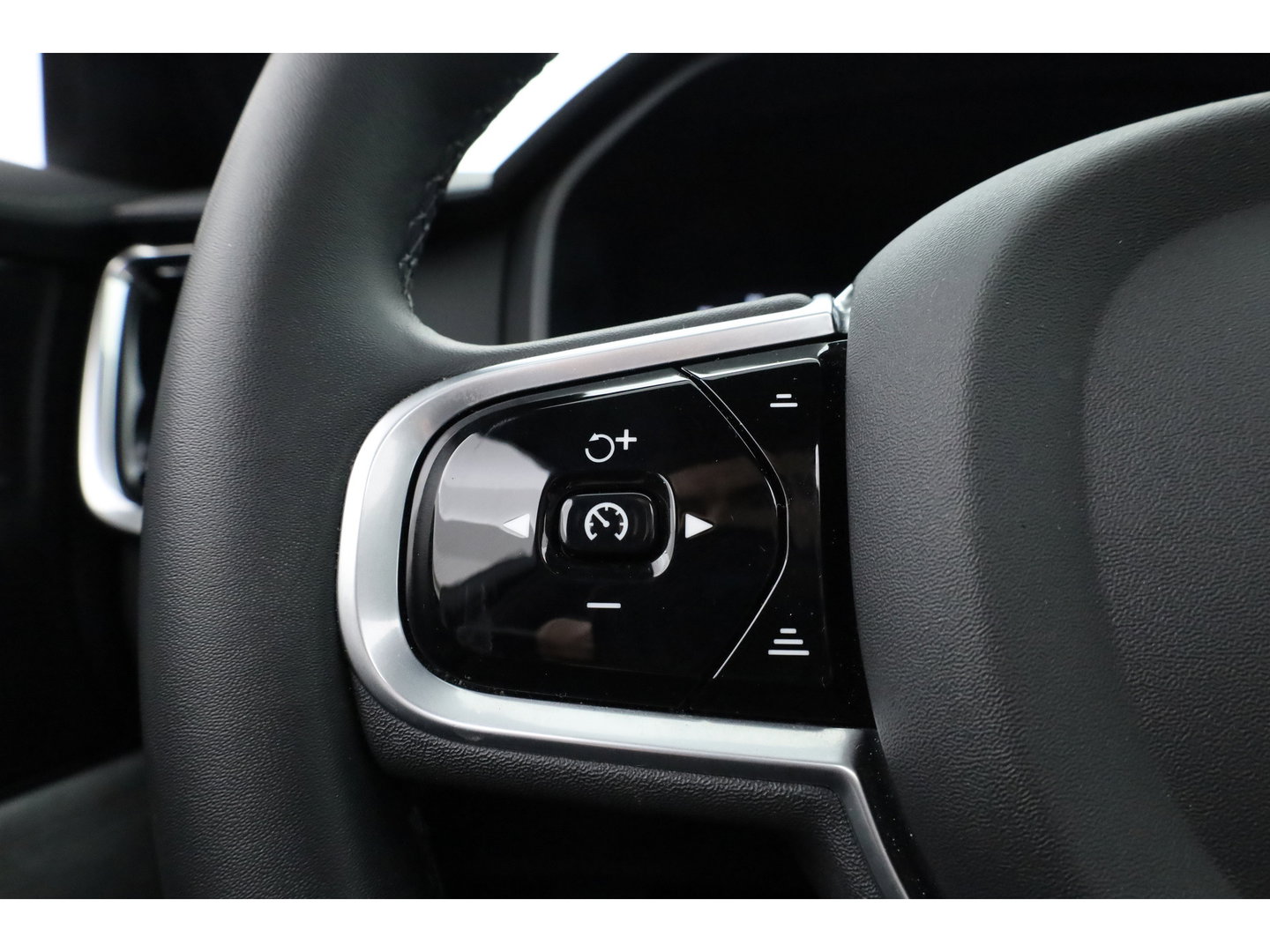 Volvo V90 2.0 T6 Plug-in hybrid AWD Ultimate Dark | Long Range | Pano | 360 camera | Blis | ACC | H&K Audio | Mem Stoelen |