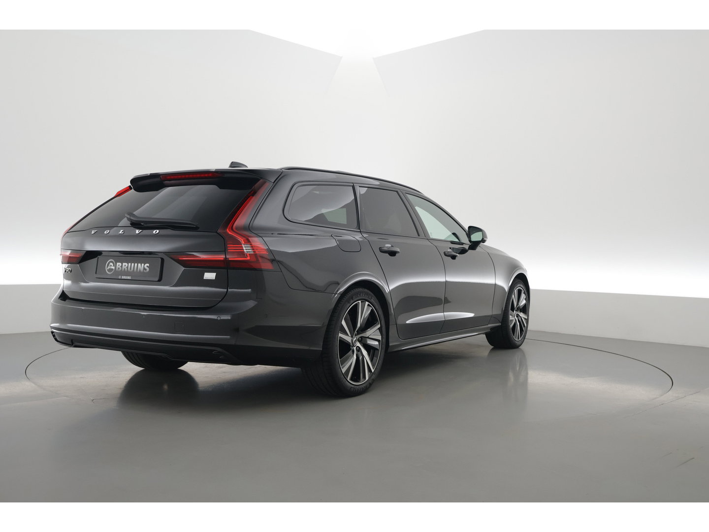 Volvo V90 2.0 T6 Plug-in hybrid AWD Ultimate Dark | Long Range | Pano | 360 camera | Blis | ACC | H&K Audio | Mem Stoelen |