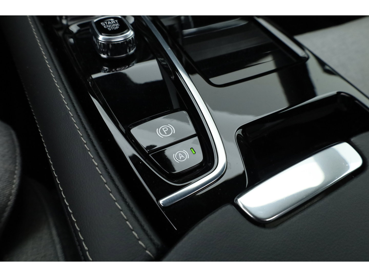 Volvo V90 2.0 T6 Plug-in hybrid AWD Ultimate Dark | Long Range | Pano | 360 camera | Blis | ACC | H&K Audio | Mem Stoelen |