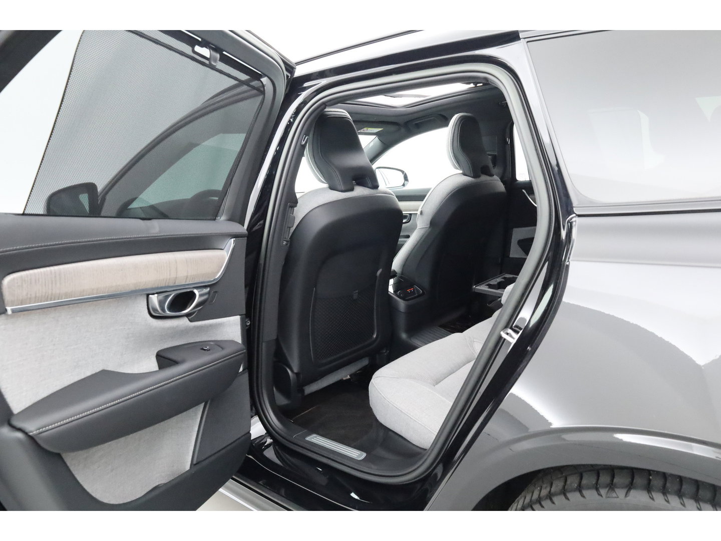 Volvo V90 2.0 T6 Plug-in hybrid AWD Ultimate Dark | Long Range | Pano | 360 camera | Blis | ACC | H&K Audio | Mem Stoelen |