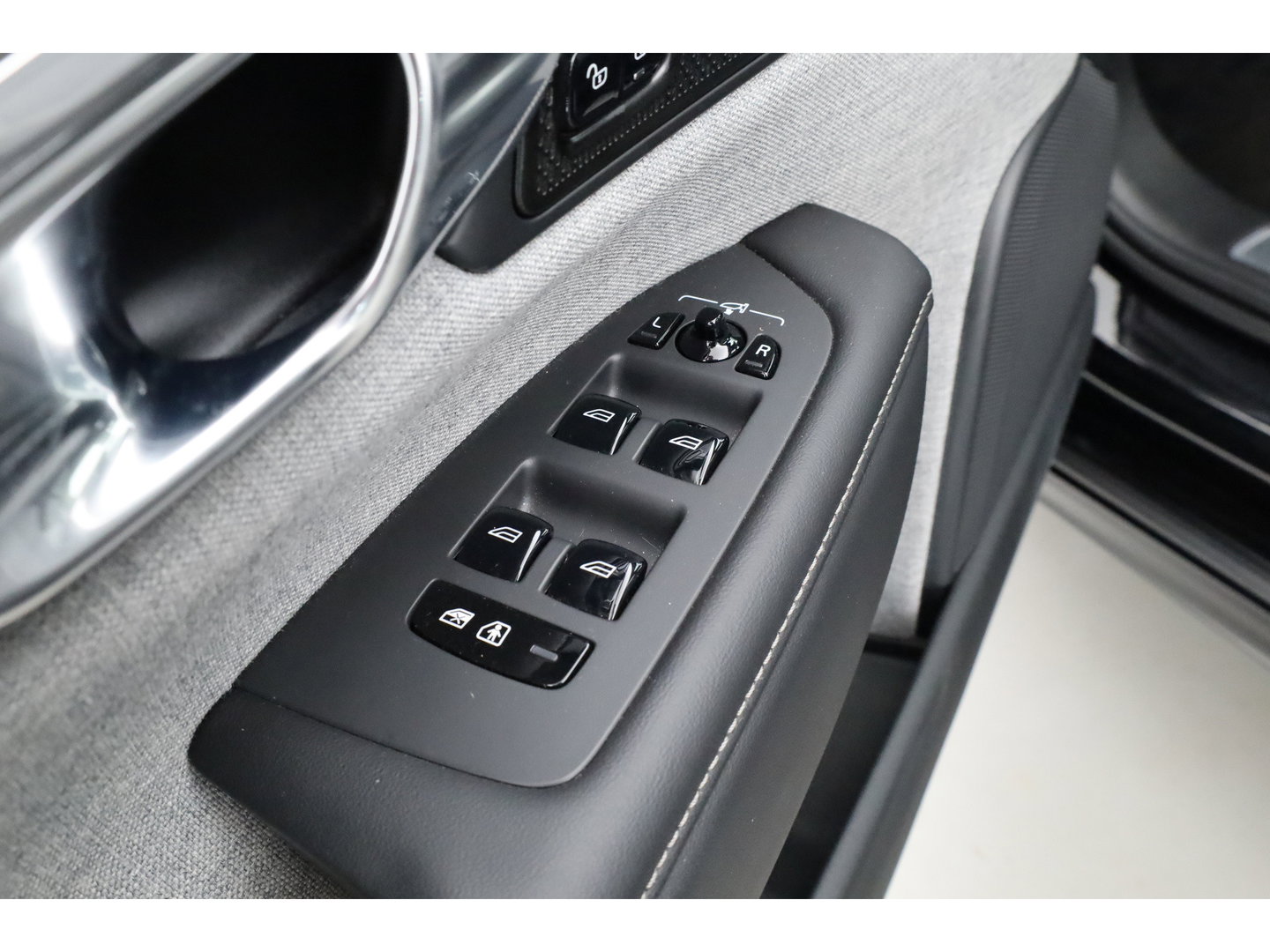 Volvo V90 2.0 T6 Plug-in hybrid AWD Ultimate Dark | Long Range | Pano | 360 camera | Blis | ACC | H&K Audio | Mem Stoelen |