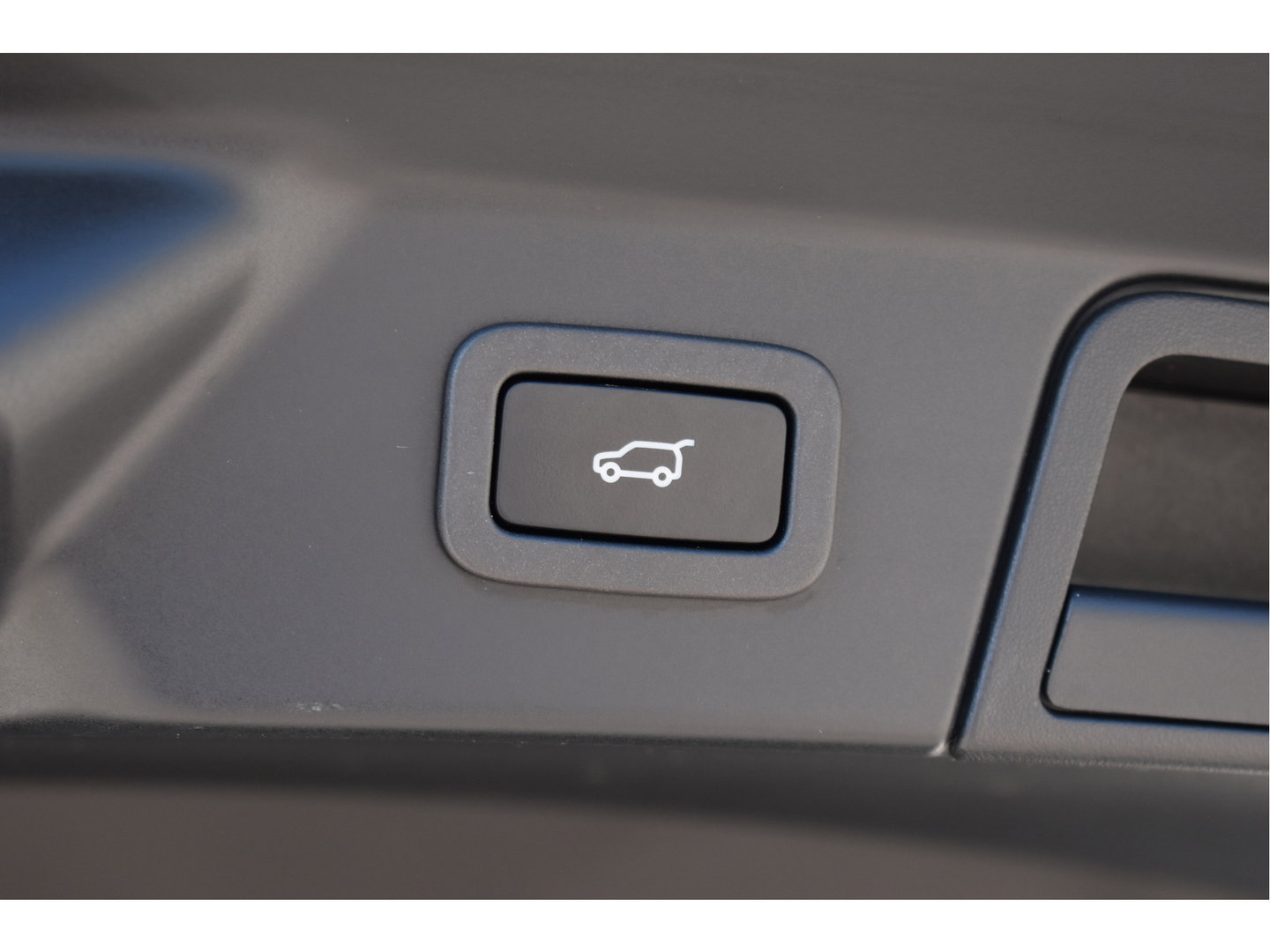 Land Rover Range Rover Velar 2.0 P250 Turbo AWD R-Dynamic S Driver Pack | Pano.dak | Afn.trekhaak | Camera | Keyless | Elekt.stoelen | Adapt.CC | Stoelverwarming | Full LED
