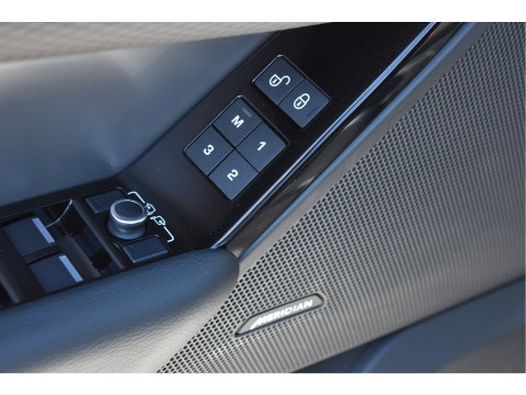 Land Rover Range Rover Velar 2.0 P250 Turbo AWD R-Dynamic S Driver Pack | Pano.dak | Afn.trekhaak | Camera | Keyless | Elekt.stoelen | Adapt.CC | Stoelverwarming | Full LED