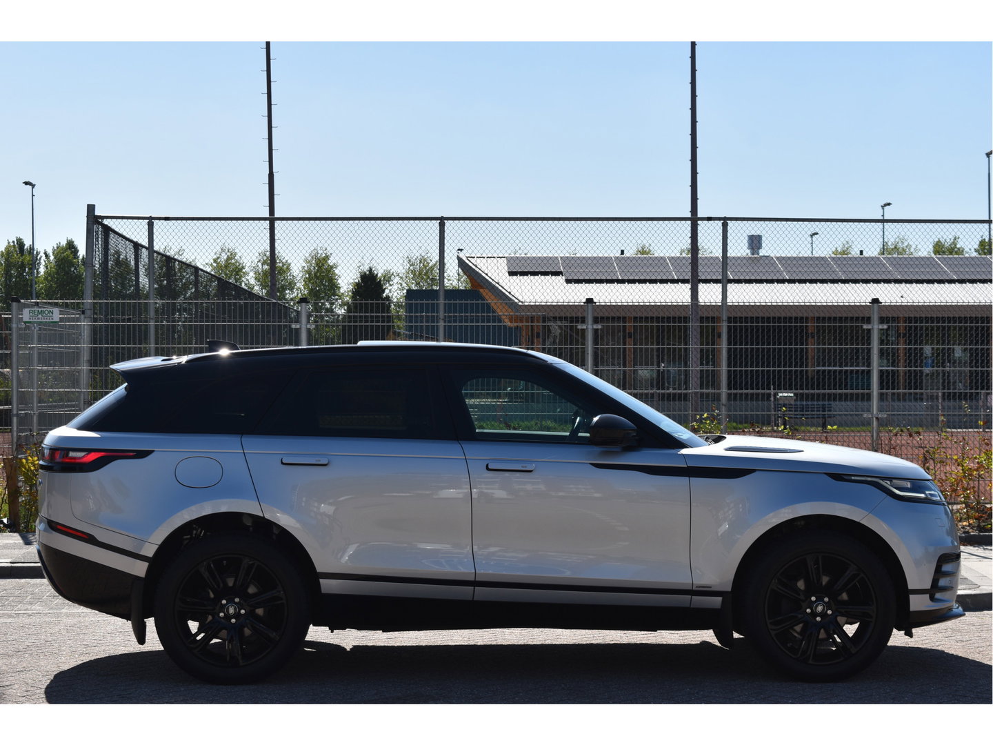 Land Rover Range Rover Velar 2.0 P250 Turbo AWD R-Dynamic S Driver Pack | Pano.dak | Afn.trekhaak | Camera | Keyless | Elekt.stoelen | Adapt.CC | Stoelverwarming | Full LED