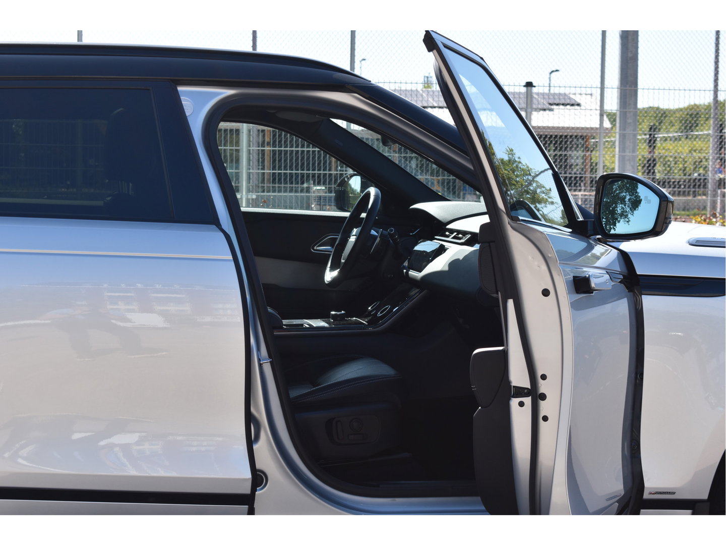 Land Rover Range Rover Velar 2.0 P250 Turbo AWD R-Dynamic S Driver Pack | Pano.dak | Afn.trekhaak | Camera | Keyless | Elekt.stoelen | Adapt.CC | Stoelverwarming | Full LED