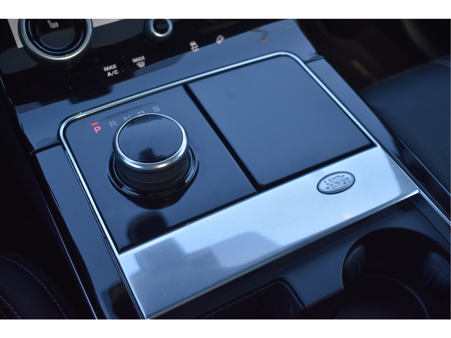 Land Rover Range Rover Velar 2.0 P250 Turbo AWD R-Dynamic S Driver Pack | Pano.dak | Afn.trekhaak | Camera | Keyless | Elekt.stoelen | Adapt.CC | Stoelverwarming | Full LED