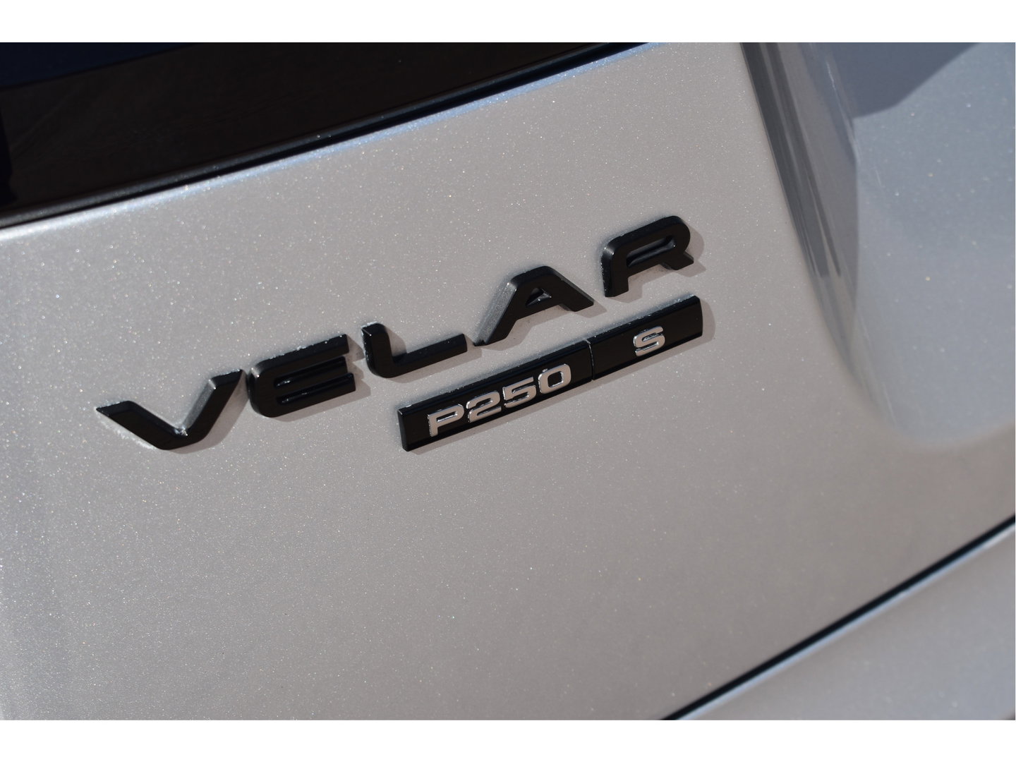 Land Rover Range Rover Velar 2.0 P250 Turbo AWD R-Dynamic S Driver Pack | Pano.dak | Afn.trekhaak | Camera | Keyless | Elekt.stoelen | Adapt.CC | Stoelverwarming | Full LED