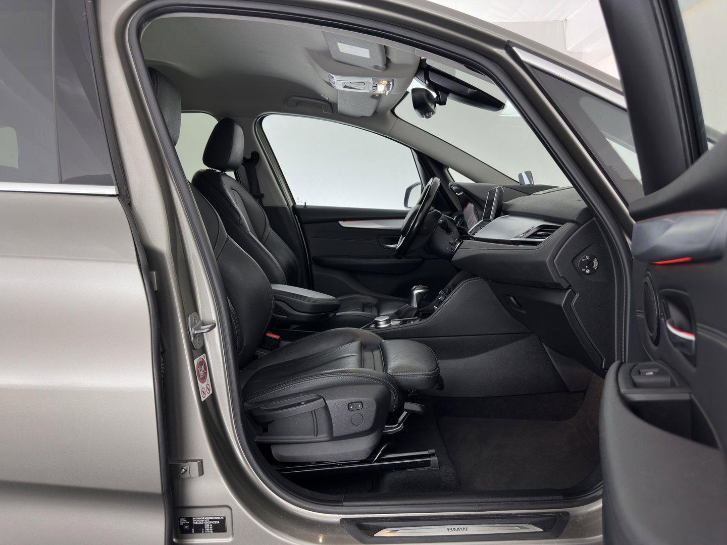 BMW 2 Serie Gran Tourer 216d [7-Pers.] High Executive (INCL.BTW) Aut. *HEAD-UP | ADAPTIVE-CRUISE | LEATHER | FULL-LED | HIFI-SOUND | KEYLESS | NAVI-FULLMAP | HEATED-SPORTSEATS | PRIVACY-GLASS | ECC | PDC | 17''ALU | TOWBAR*