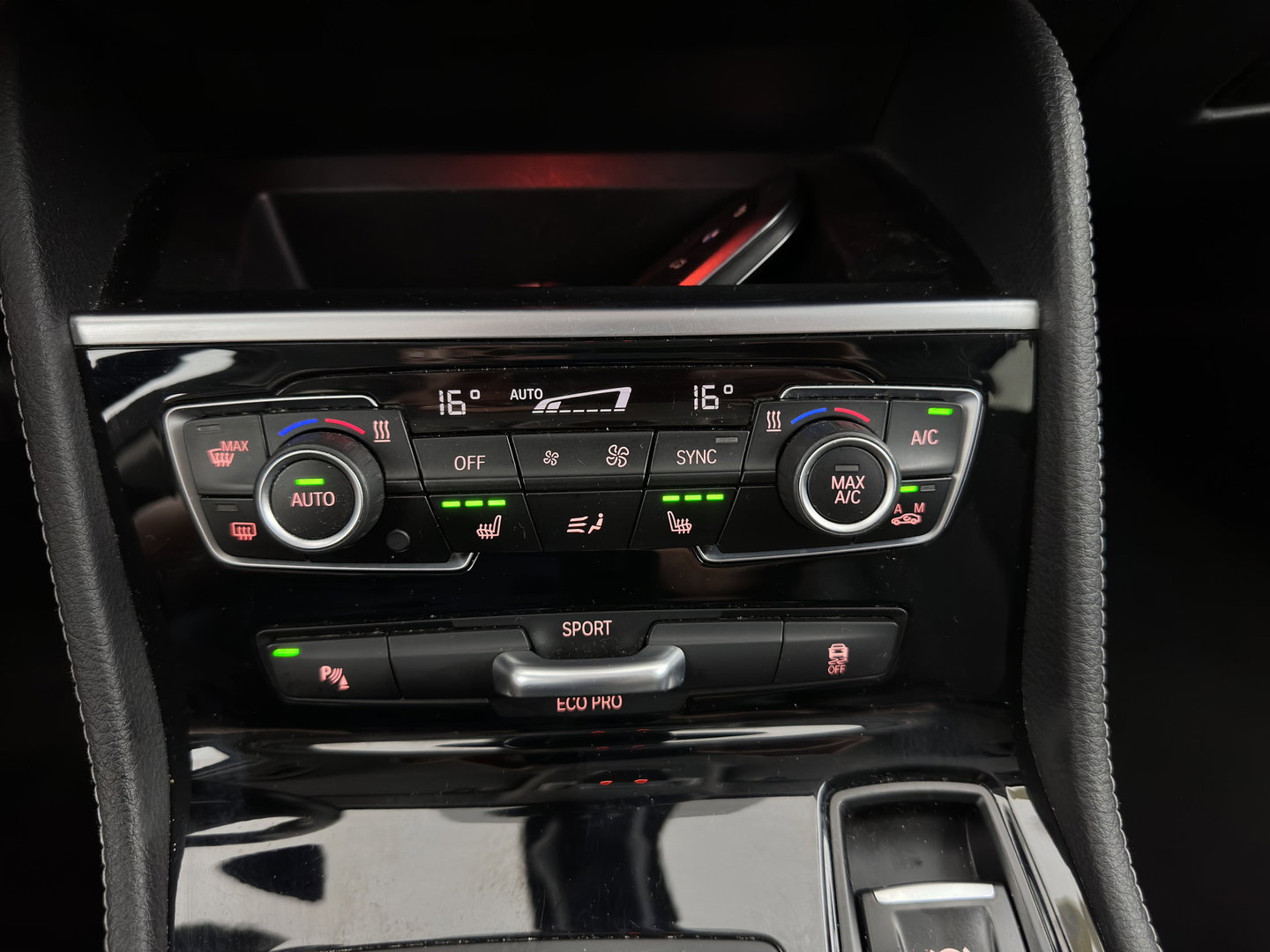 BMW 2 Serie Gran Tourer 216d [7-Pers.] High Executive (INCL.BTW) Aut. *HEAD-UP | ADAPTIVE-CRUISE | LEATHER | FULL-LED | HIFI-SOUND | KEYLESS | NAVI-FULLMAP | HEATED-SPORTSEATS | PRIVACY-GLASS | ECC | PDC | 17''ALU | TOWBAR*
