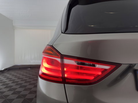 BMW 2 Serie Gran Tourer 216d [7-Pers.] High Executive (INCL.BTW) Aut. *HEAD-UP | ADAPTIVE-CRUISE | LEATHER | FULL-LED | HIFI-SOUND | KEYLESS | NAVI-FULLMAP | HEATED-SPORTSEATS | PRIVACY-GLASS | ECC | PDC | 17''ALU | TOWBAR*