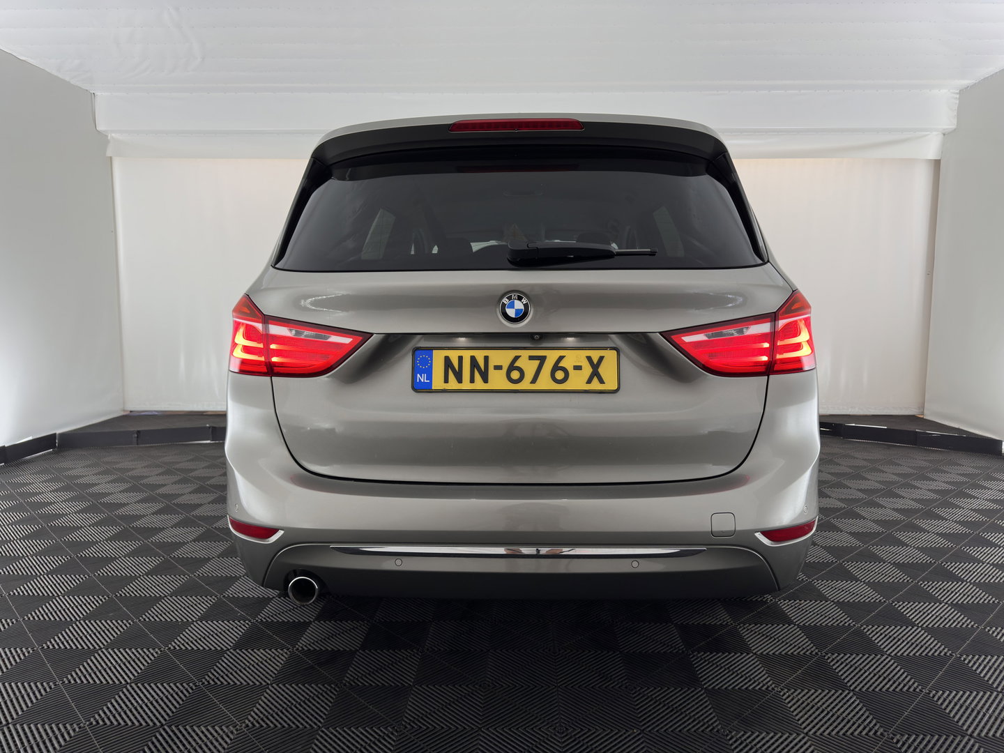 BMW 2 Serie Gran Tourer 216d [7-Pers.] High Executive (INCL.BTW) Aut. *HEAD-UP | ADAPTIVE-CRUISE | LEATHER | FULL-LED | HIFI-SOUND | KEYLESS | NAVI-FULLMAP | HEATED-SPORTSEATS | PRIVACY-GLASS | ECC | PDC | 17''ALU | TOWBAR*