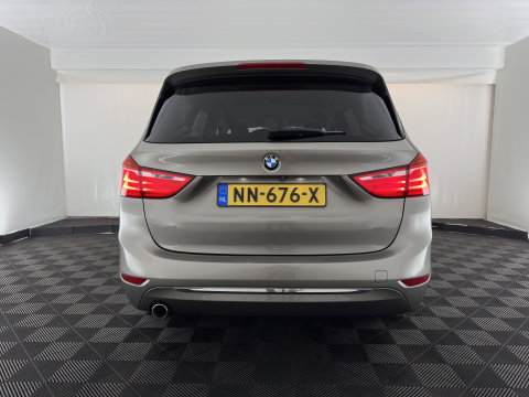 BMW 2 Serie Gran Tourer 216d [7-Pers.] High Executive (INCL.BTW) Aut. *HEAD-UP | ADAPTIVE-CRUISE | LEATHER | FULL-LED | HIFI-SOUND | KEYLESS | NAVI-FULLMAP | HEATED-SPORTSEATS | PRIVACY-GLASS | ECC | PDC | 17''ALU | TOWBAR*