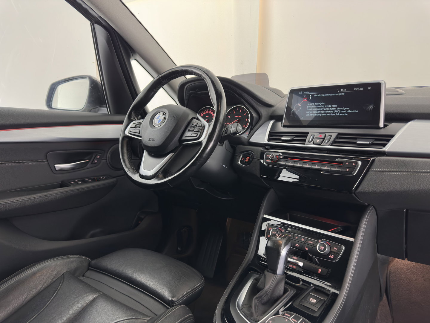 BMW 2 Serie Gran Tourer 216d [7-Pers.] High Executive (INCL.BTW) Aut. *HEAD-UP | ADAPTIVE-CRUISE | LEATHER | FULL-LED | HIFI-SOUND | KEYLESS | NAVI-FULLMAP | HEATED-SPORTSEATS | PRIVACY-GLASS | ECC | PDC | 17''ALU | TOWBAR*