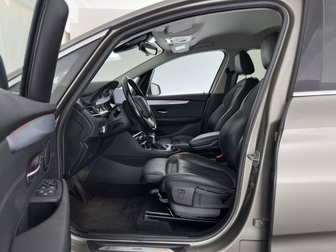 BMW 2 Serie Gran Tourer 216d [7-Pers.] High Executive (INCL.BTW) Aut. *HEAD-UP | ADAPTIVE-CRUISE | LEATHER | FULL-LED | HIFI-SOUND | KEYLESS | NAVI-FULLMAP | HEATED-SPORTSEATS | PRIVACY-GLASS | ECC | PDC | 17''ALU | TOWBAR*