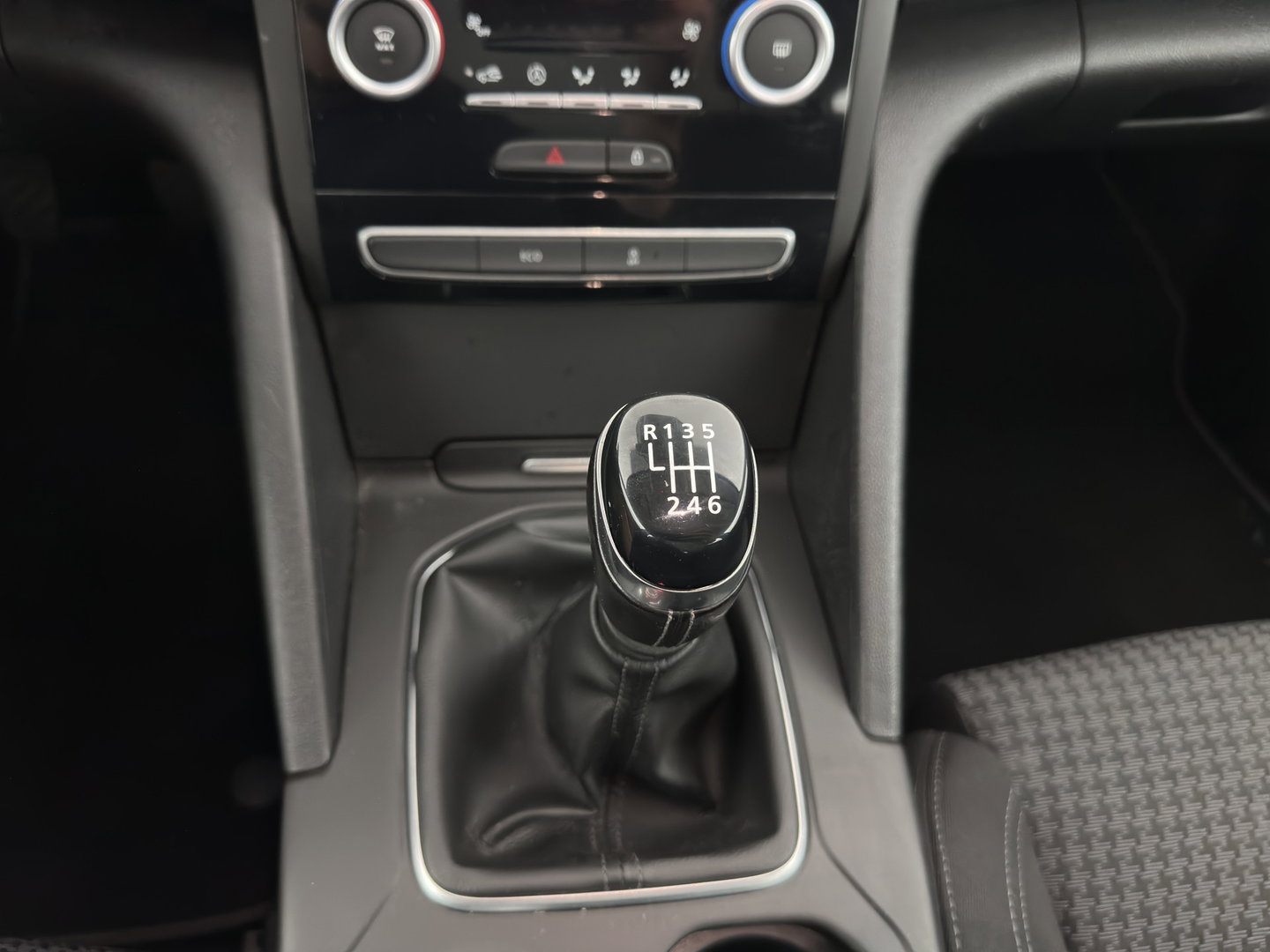 Renault Talisman Estate 1.5 dCi Zen *NAVI-FULLMAP | COMFORT-SEATS | ECC | PDC | CRUISE | 17''ALU | TOWBAR*