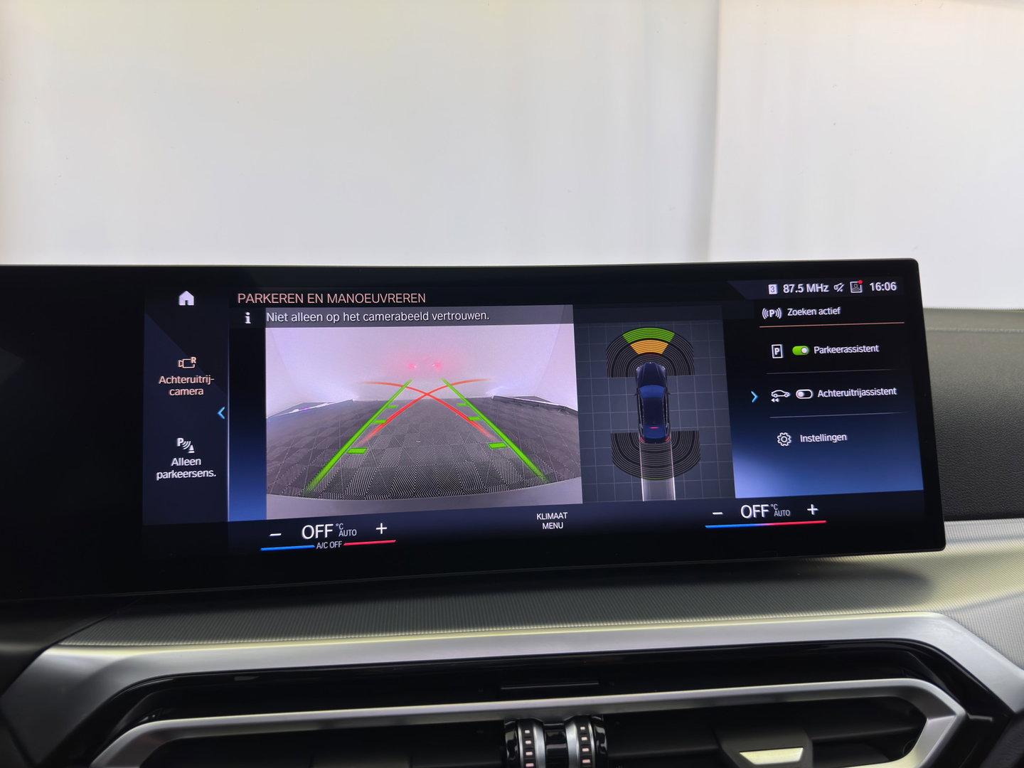 BMW i4 eDrive40 High Executive 84 kWh [3-Fase-11kW] {SoH-98%} (INCL.BTW) *PANO | HEAD-UP | LEATHER | LASER-LED | HARMAN/KARDON | HEATED-SPORTSEATS | WIDESCREEN-DIGI-COCKPIT | CAMERA | DAB+ | PRIVACY-GLASS | NAVI-FULLMAP | ECC | PDC | 18''ALU*