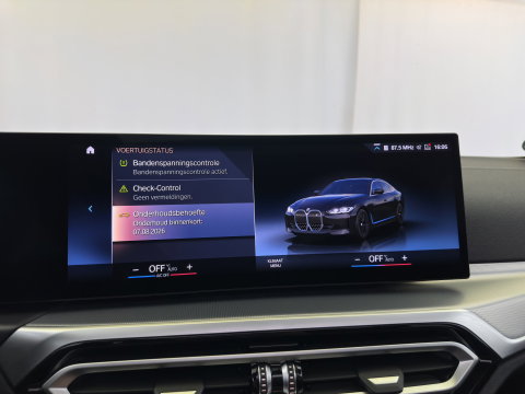 BMW i4 eDrive40 High Executive 84 kWh [3-Fase-11kW] {SoH-98%} (INCL.BTW) *PANO | HEAD-UP | LEATHER | LASER-LED | HARMAN/KARDON | HEATED-SPORTSEATS | WIDESCREEN-DIGI-COCKPIT | CAMERA | DAB+ | PRIVACY-GLASS | NAVI-FULLMAP | ECC | PDC | 18''ALU*