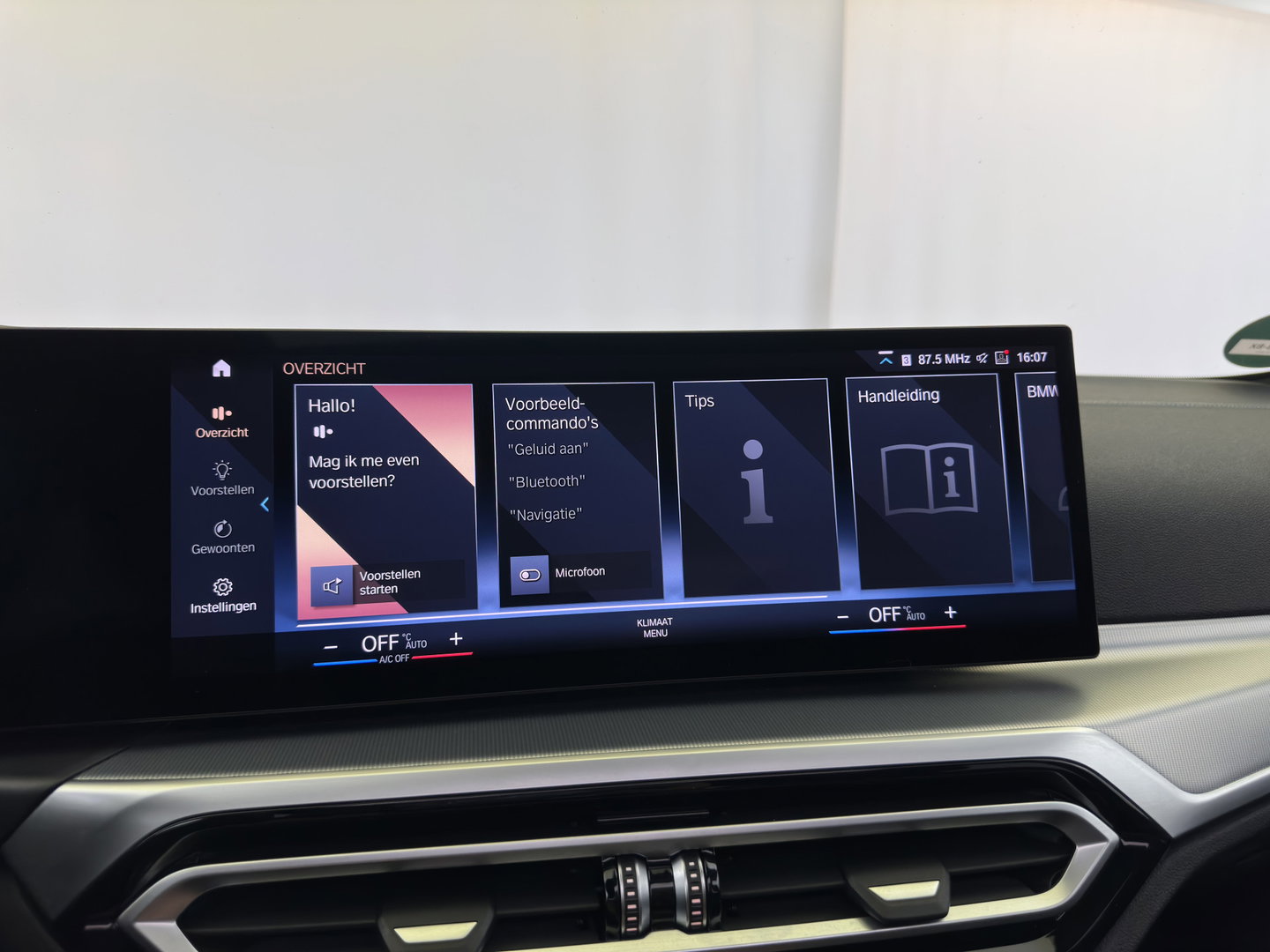 BMW i4 eDrive40 High Executive 84 kWh [3-Fase-11kW] {SoH-98%} (INCL.BTW) *PANO | HEAD-UP | LEATHER | LASER-LED | HARMAN/KARDON | HEATED-SPORTSEATS | WIDESCREEN-DIGI-COCKPIT | CAMERA | DAB+ | PRIVACY-GLASS | NAVI-FULLMAP | ECC | PDC | 18''ALU*