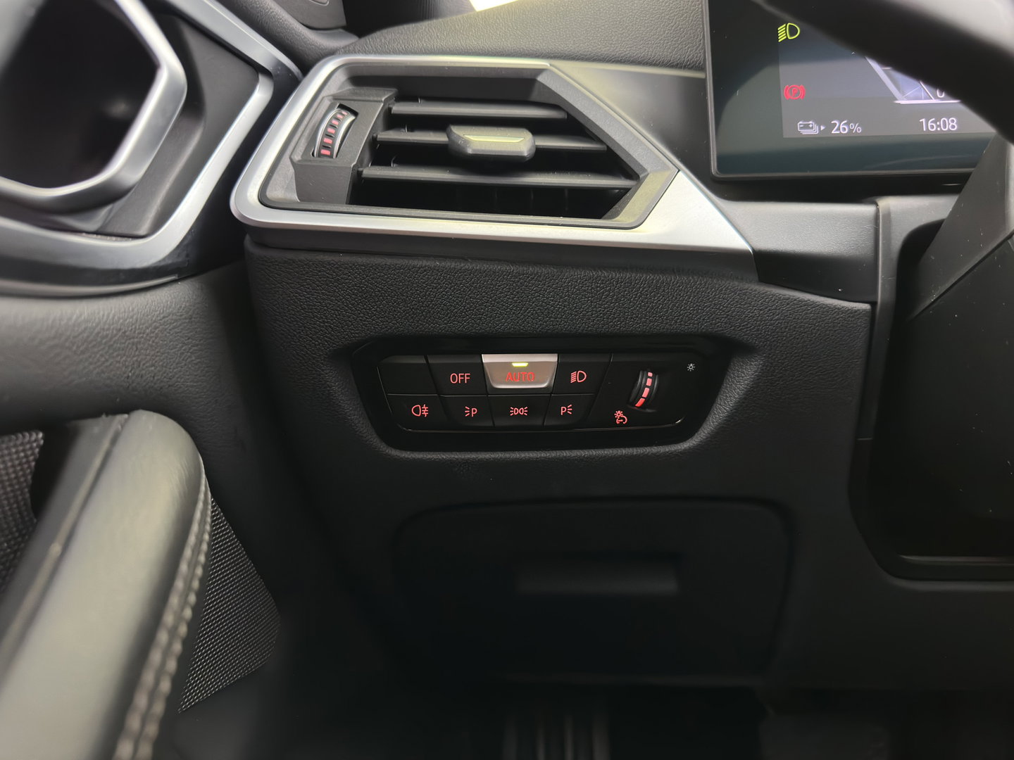 BMW i4 eDrive40 High Executive 84 kWh [3-Fase-11kW] {SoH-98%} (INCL.BTW) *PANO | HEAD-UP | LEATHER | LASER-LED | HARMAN/KARDON | HEATED-SPORTSEATS | WIDESCREEN-DIGI-COCKPIT | CAMERA | DAB+ | PRIVACY-GLASS | NAVI-FULLMAP | ECC | PDC | 18''ALU*