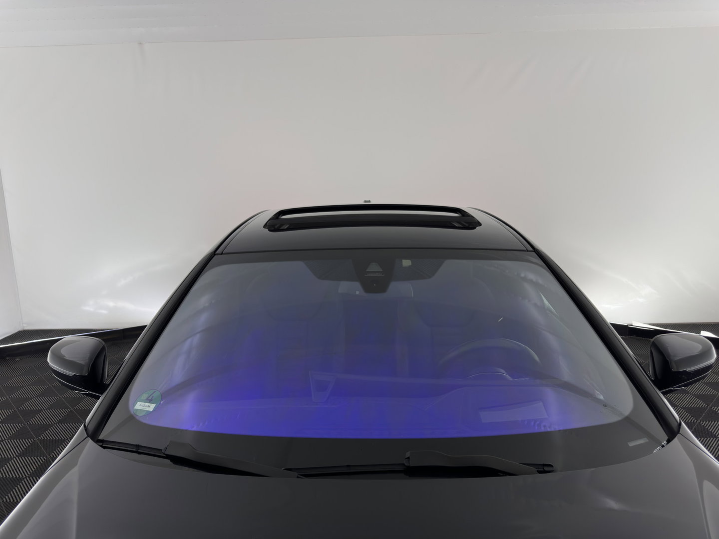 BMW i4 eDrive40 High Executive 84 kWh [3-Fase-11kW] {SoH-98%} (INCL.BTW) *PANO | HEAD-UP | LEATHER | LASER-LED | HARMAN/KARDON | HEATED-SPORTSEATS | WIDESCREEN-DIGI-COCKPIT | CAMERA | DAB+ | PRIVACY-GLASS | NAVI-FULLMAP | ECC | PDC | 18''ALU*