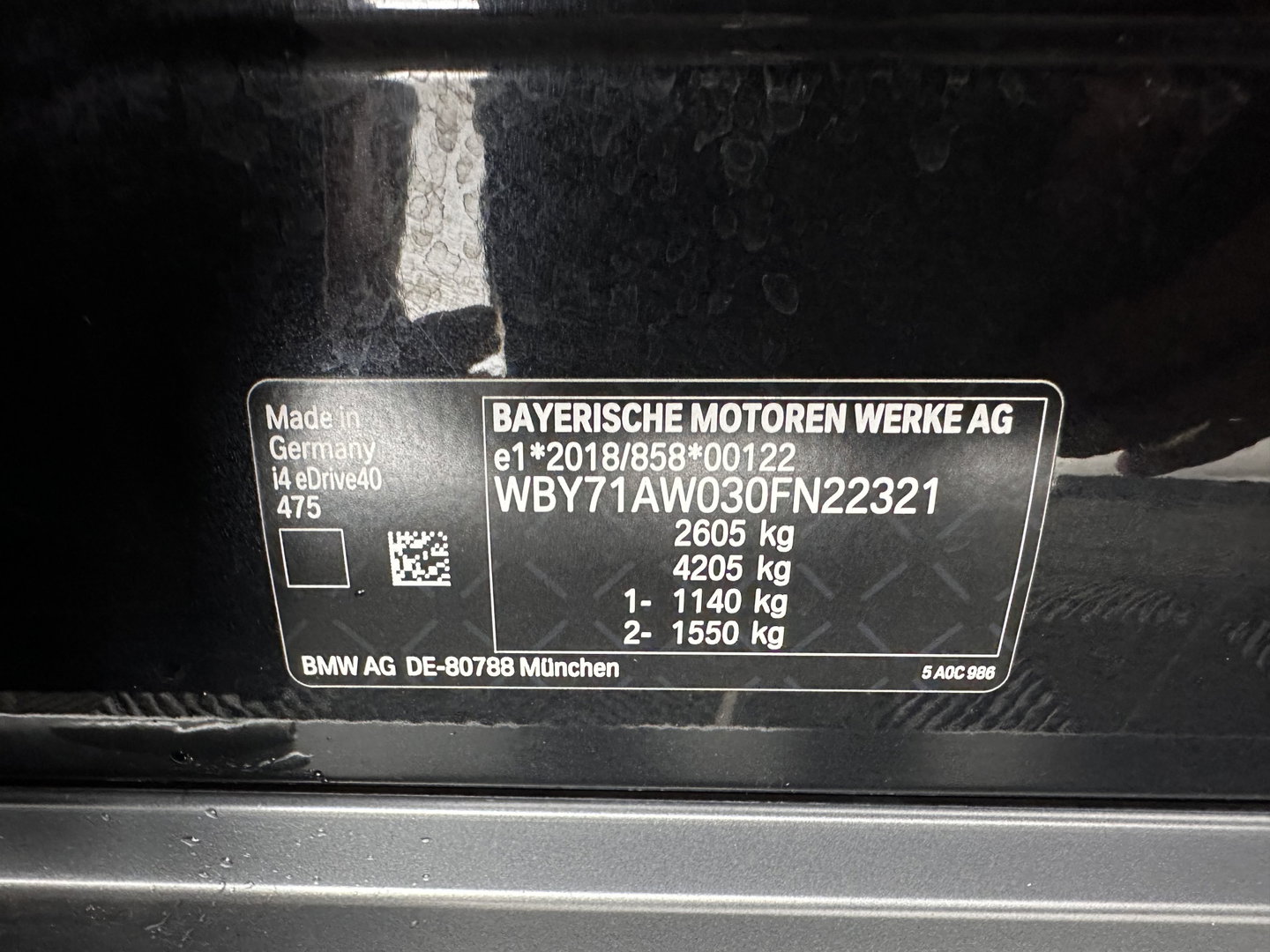 BMW i4 eDrive40 High Executive 84 kWh [3-Fase-11kW] {SoH-98%} (INCL.BTW) *PANO | HEAD-UP | LEATHER | LASER-LED | HARMAN/KARDON | HEATED-SPORTSEATS | WIDESCREEN-DIGI-COCKPIT | CAMERA | DAB+ | PRIVACY-GLASS | NAVI-FULLMAP | ECC | PDC | 18''ALU*