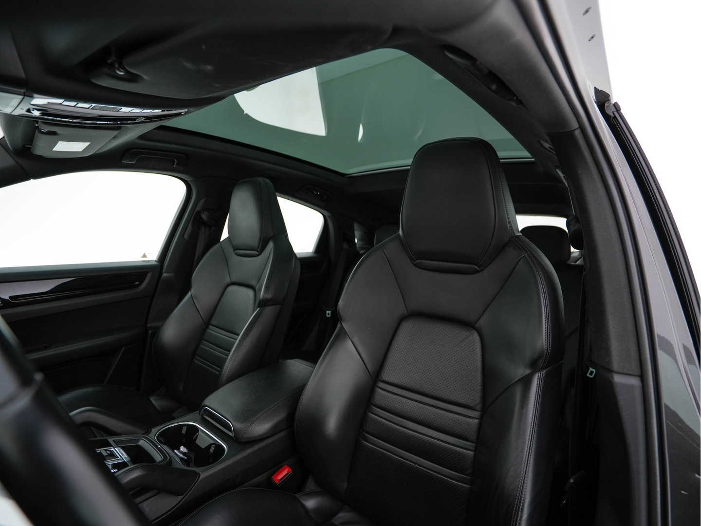 Porsche Cayenne Coupé 3.0 E-Hybrid (Plug-in) (INCL.BTW) Aut. *PANO | LEATHER | FULL-LED | SPORT-CHRONO | TOP-VIEW | ADAPTIVE-CRUISE | BOSE-SOUND | DAB+ | NAVI-FULLMAP | COMFORT-SEATS | SHIFT-PADDLES | KEYLESS | ECC | PDC | 20''ALU*