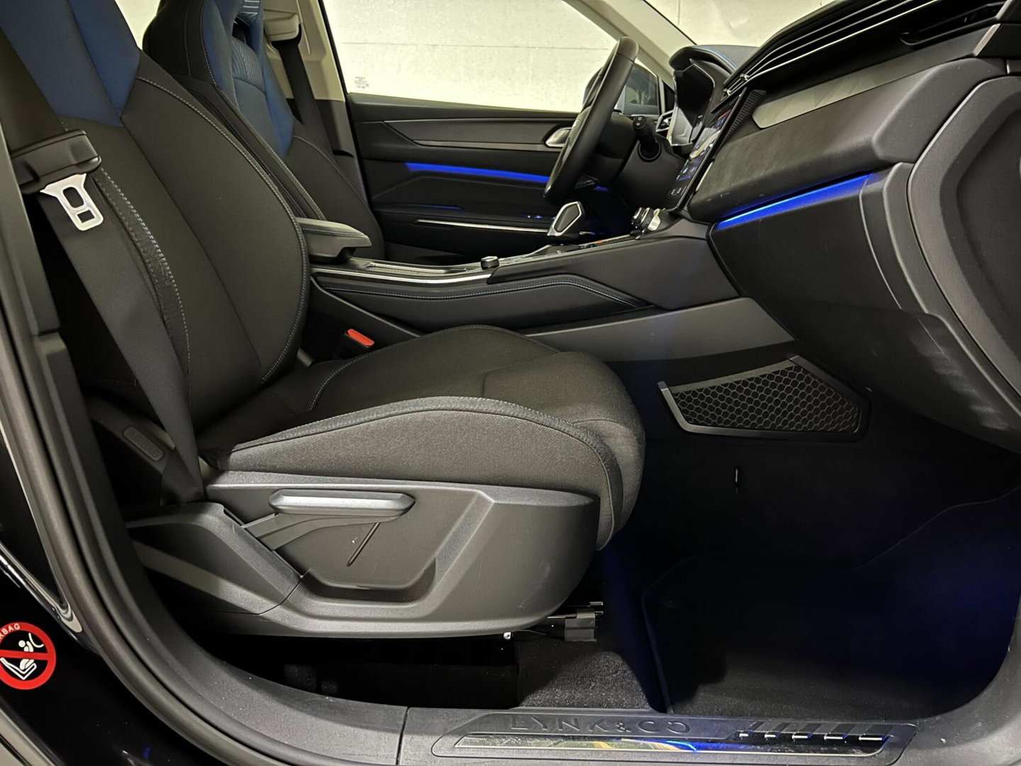 Lynk & Co 01 1.5 Plug-in Black Edition Sfeerver. CarPlay 360°