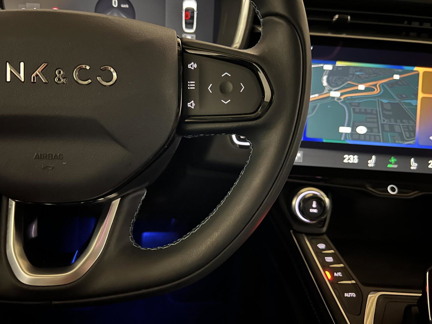 Lynk & Co 01 1.5 Plug-in Black Edition Sfeerver. CarPlay 360°